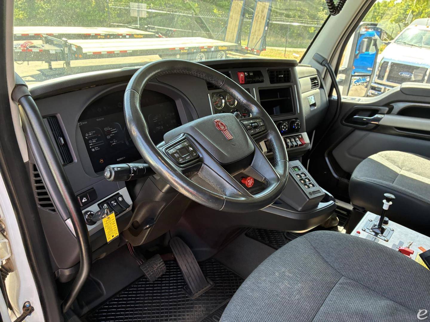 2025 Kenworth T880