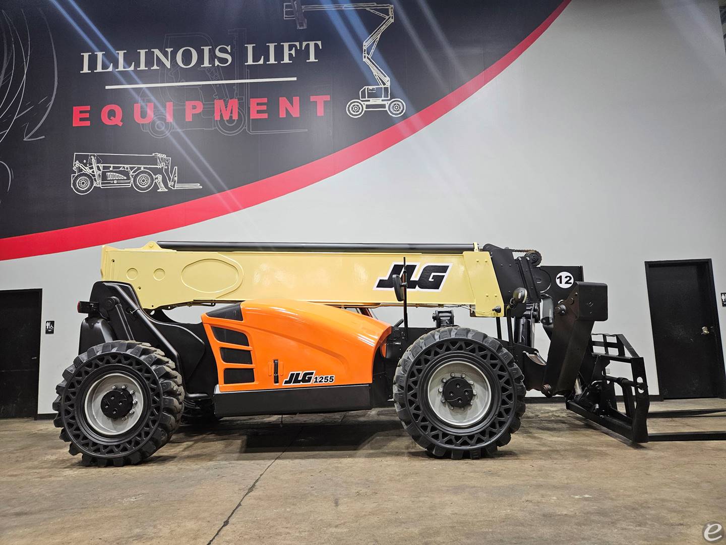 2017 JLG 1255