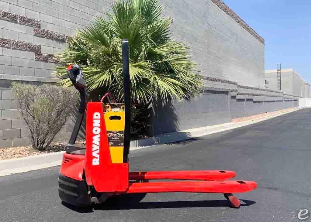 2023 Raymond 8210