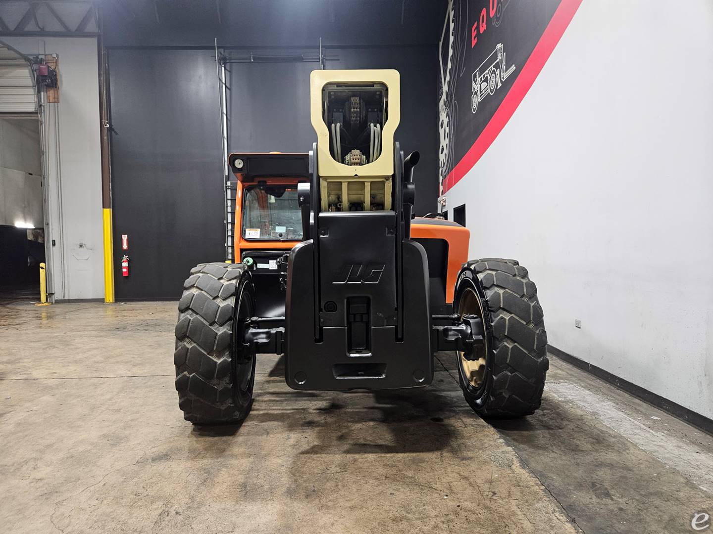 2016 JLG 1055