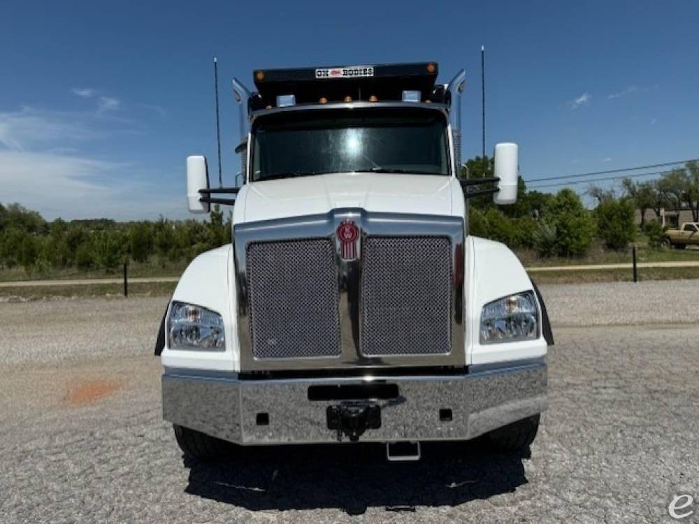 2025 Kenworth T880