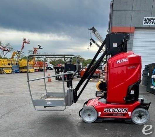 2021 Manitou 26VJR