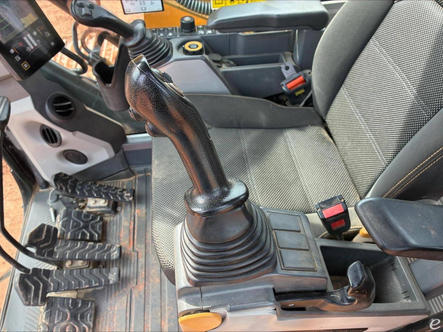2020 Cat 320