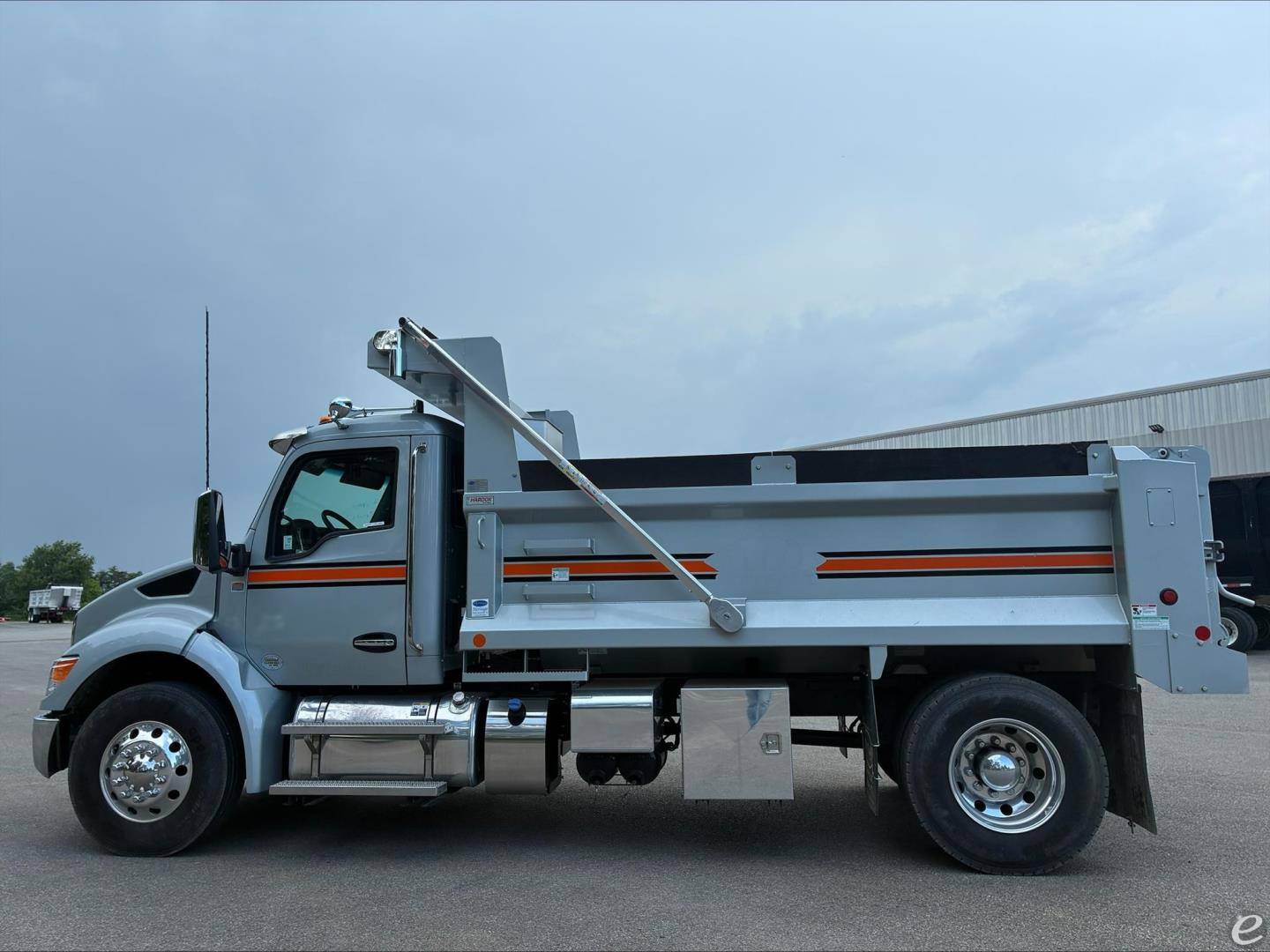 2025 Kenworth T380