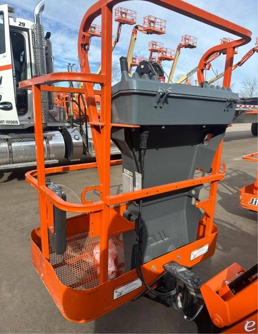2015 JLG E300AJP