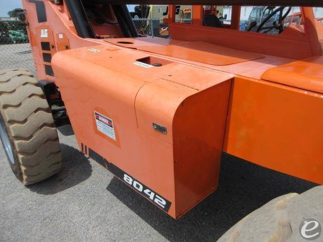2017 JLG 8042
