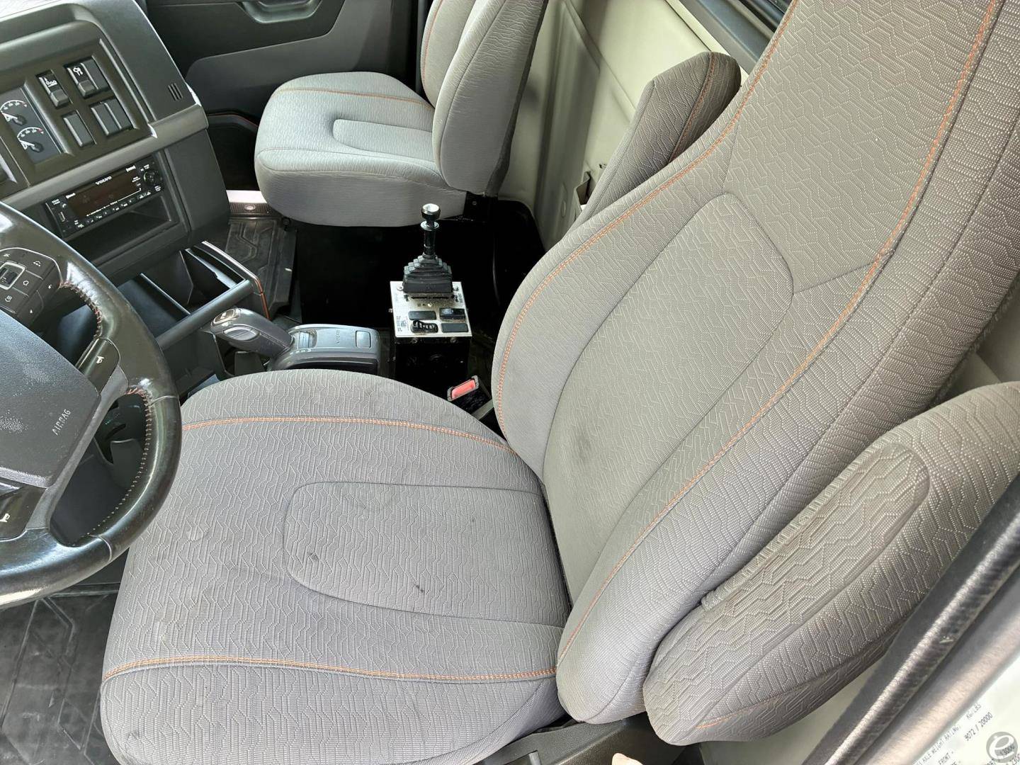 2022 Volvo VHD64F300