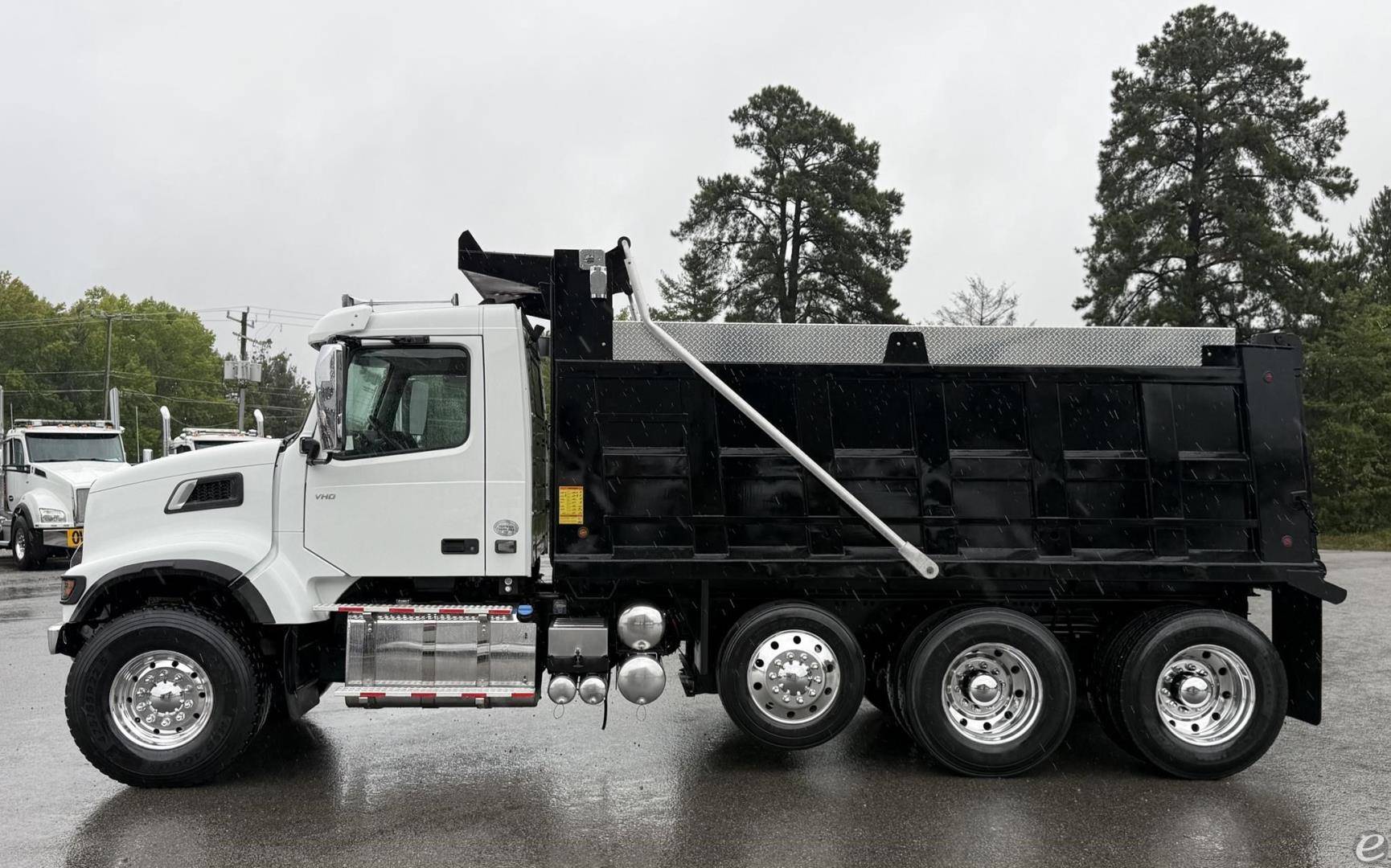 2022 Volvo VHD84F200
