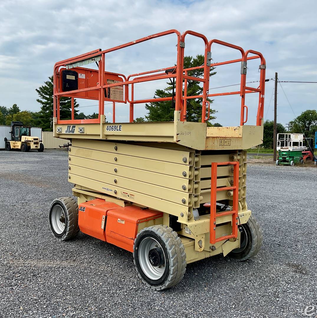 2017 JLG 4069LE
