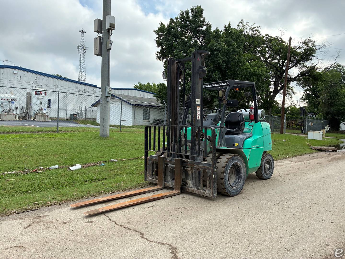 2014 Mitsubishi FG40N
