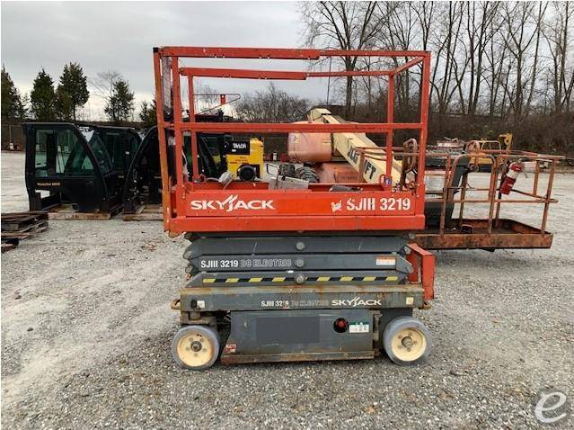 2013 Skyjack SJ-3219 Electric Scissor Lift - 123Forklift