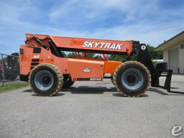 2017 JLG 8042