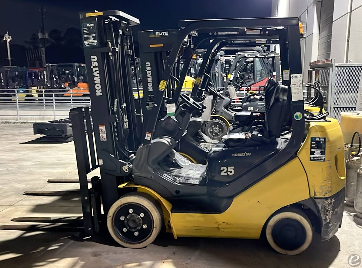 2017 Komatsu FG25ST-16