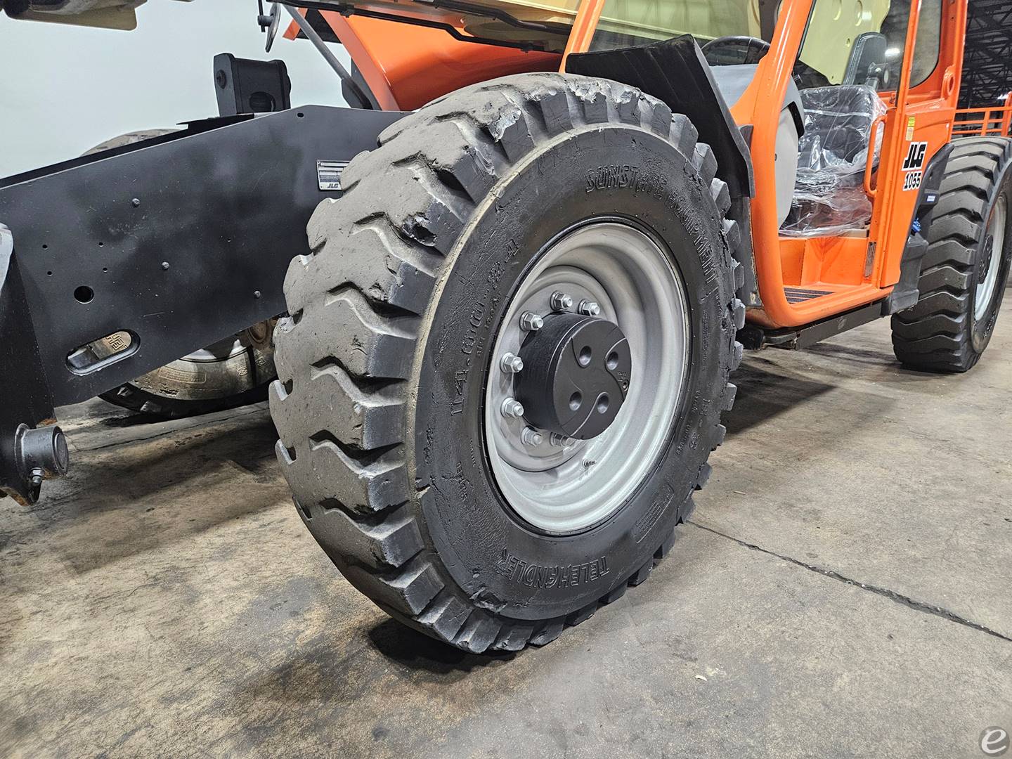2018 JLG 1055