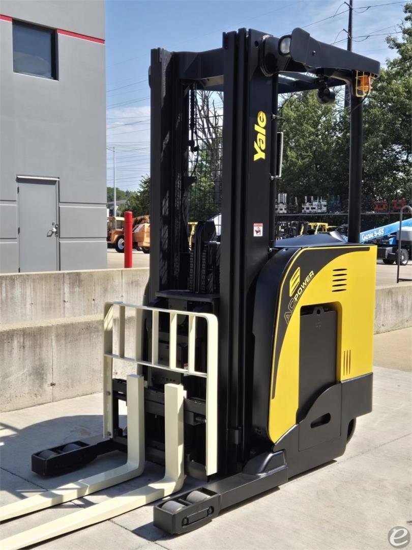 2019 Yale NR045EB