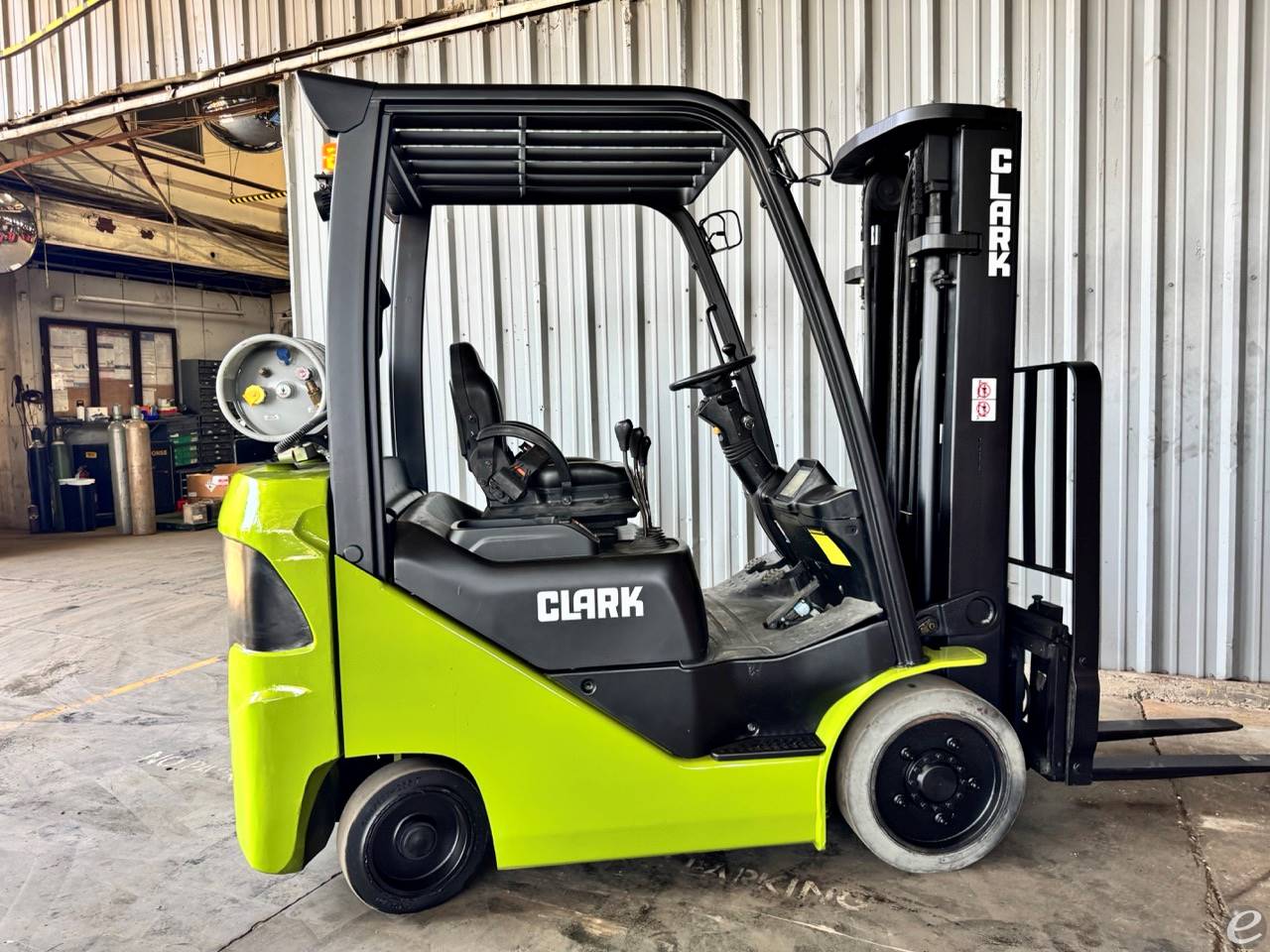 2018 Clark S25CL