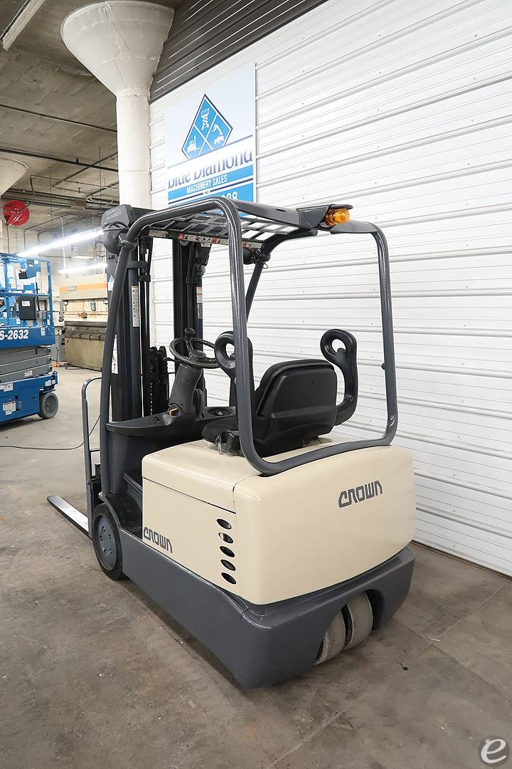 2003 Crown SC4020-30 Electric Forklift - 123Forklift