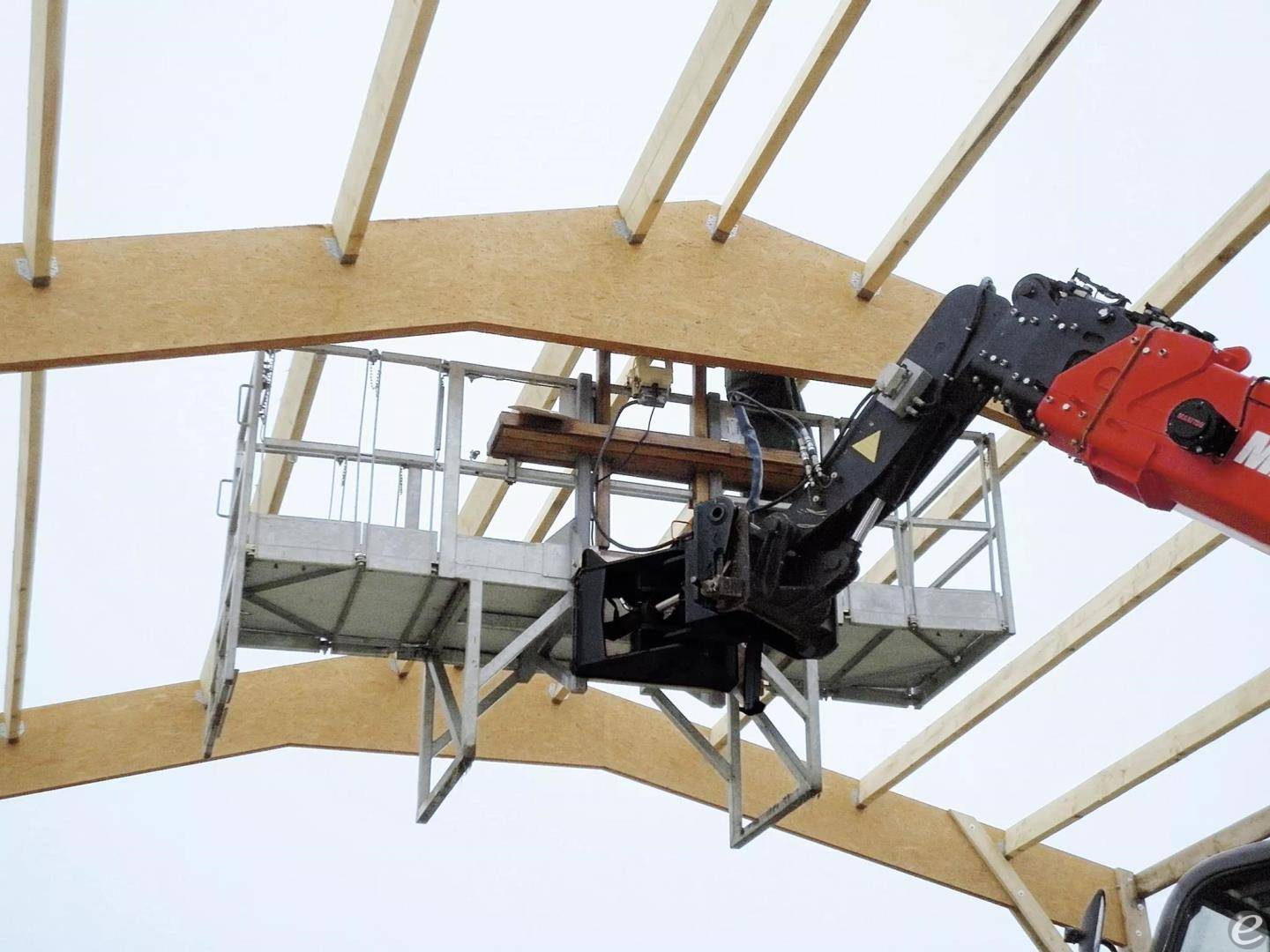 2025 Manitou RAISED EXTENSIBLE PLATFORM