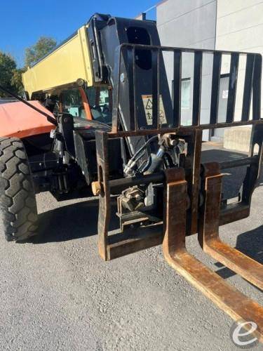 2018 JLG 943