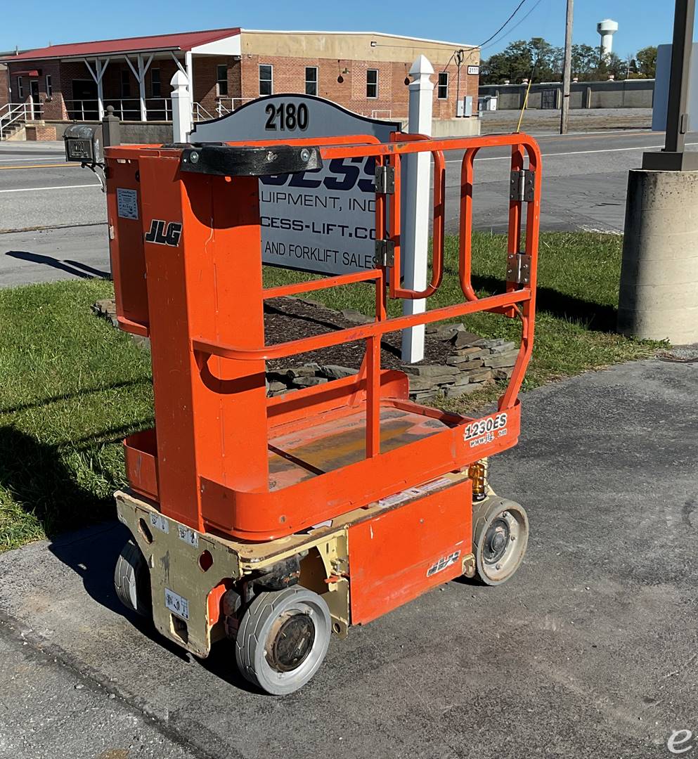 2017 JLG 1230ES