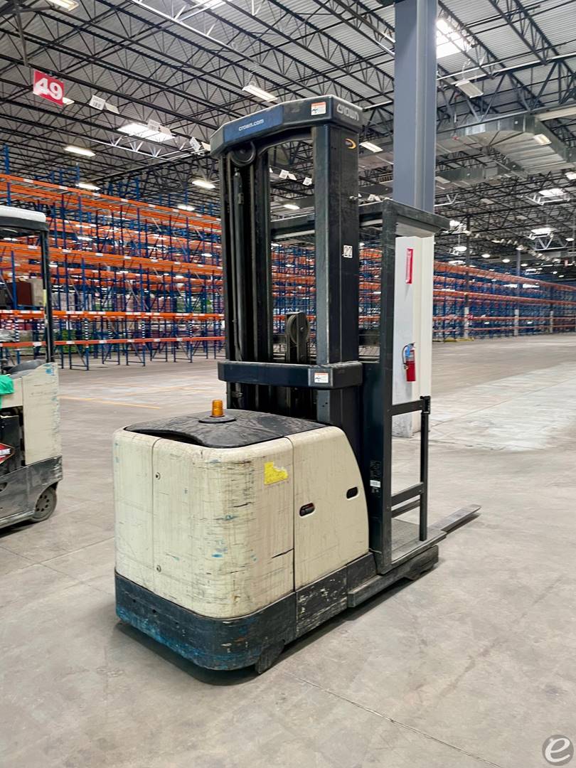 2012 Crown SP3520-30 Electric Order Picker - 123Forklift