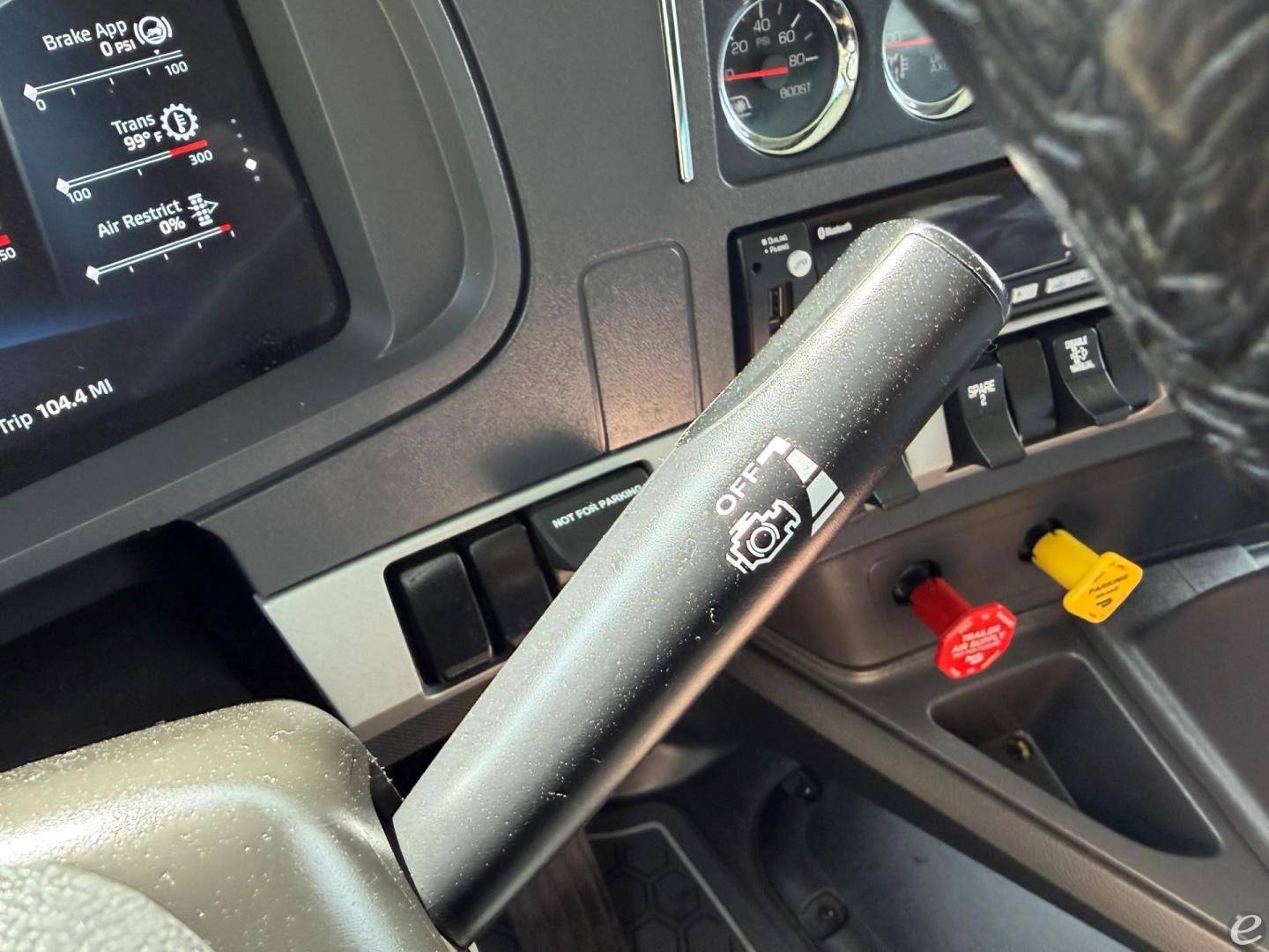 2025 Kenworth T880