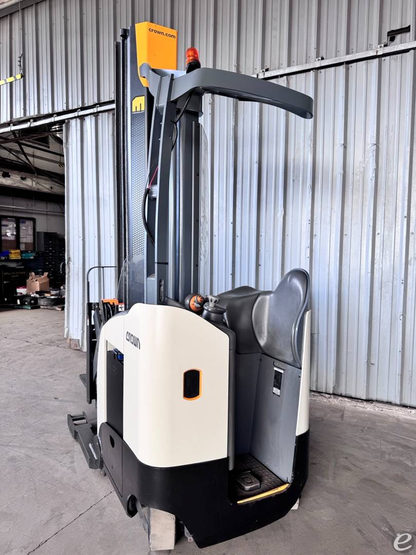 2015 Crown RM6025-45 Electric Reach...