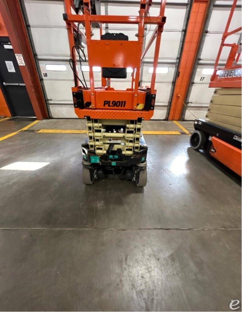 2021 JLG R1932i