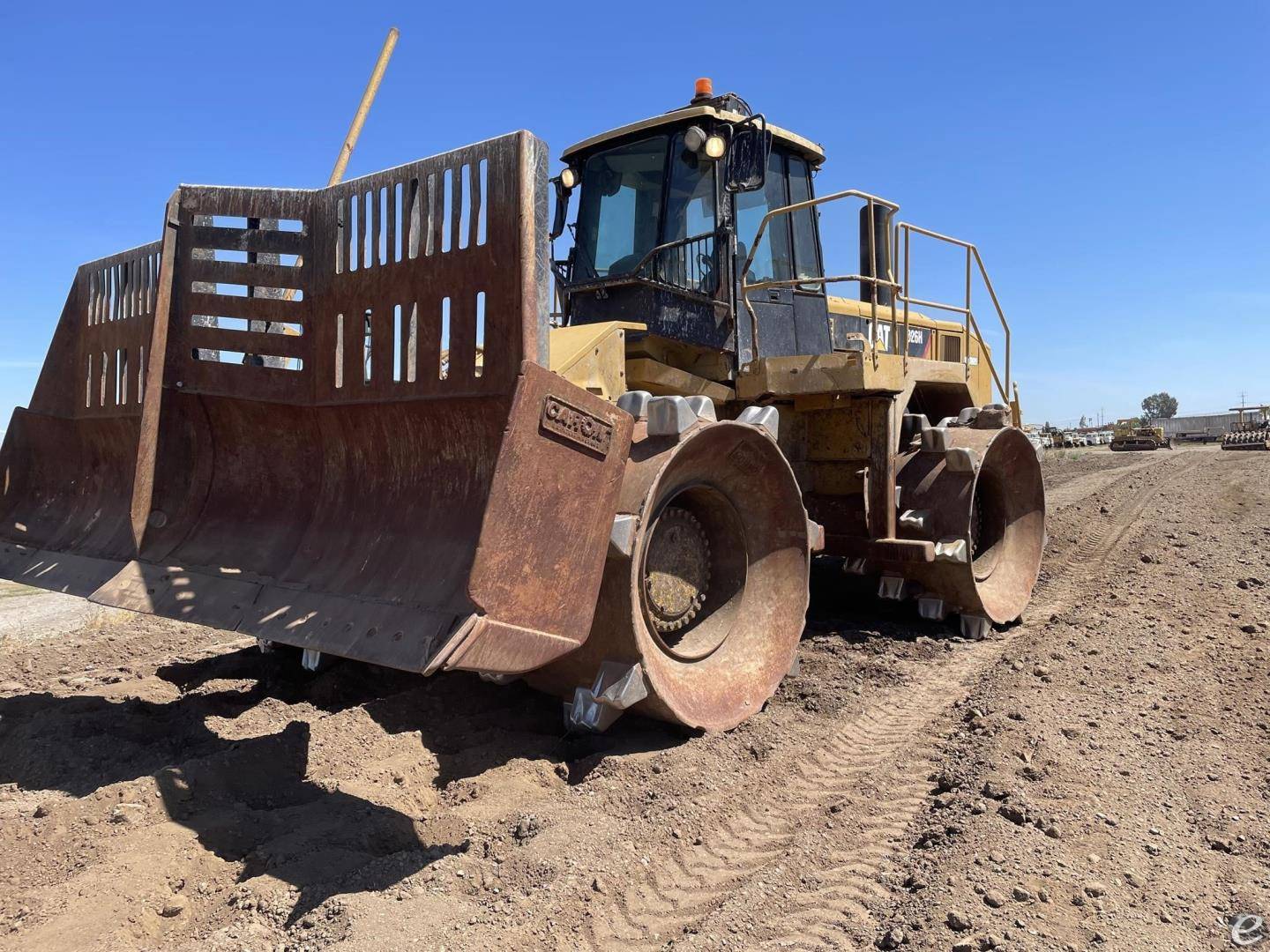 2011 Cat 826H