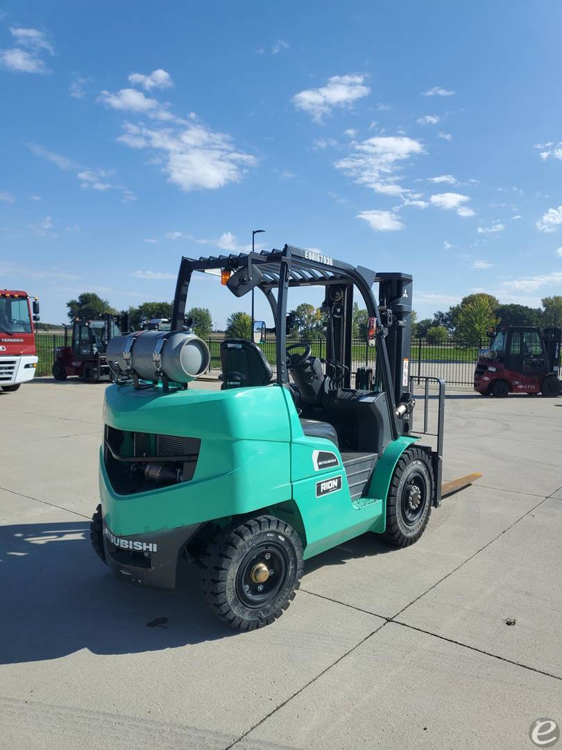 2025 Mitsubishi FG40N1
