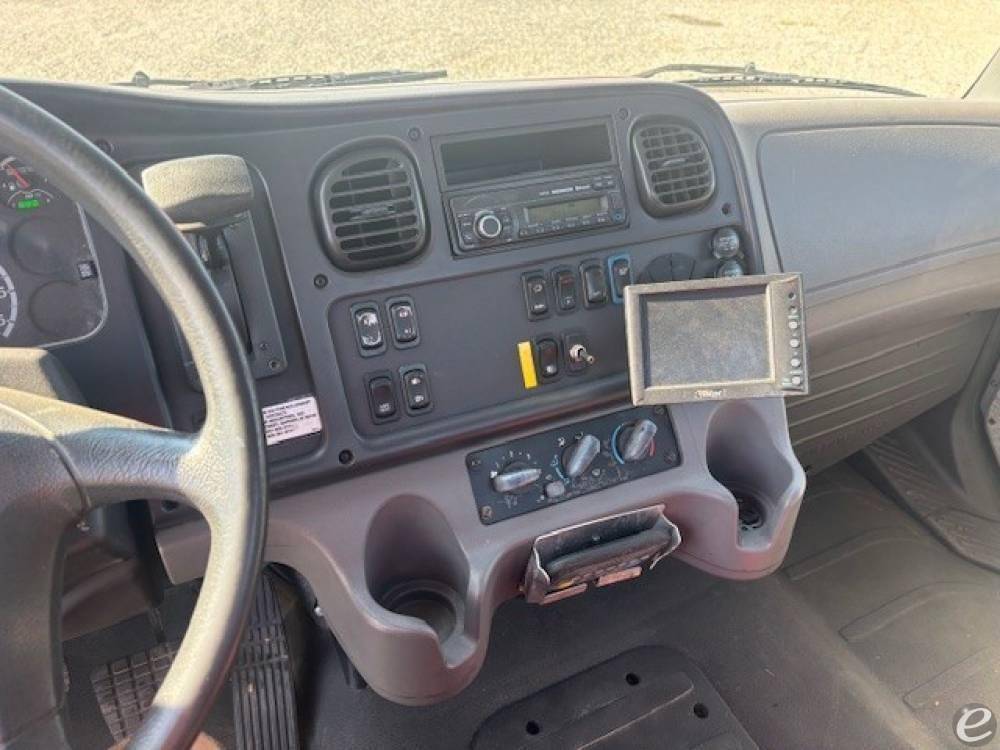 2017 Freightliner BUSINESS CLASS M2 106