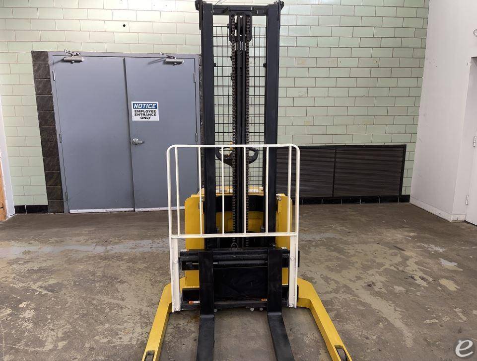 2010 Electric Yale MSW040 Electric Walkie Straddle Stacker