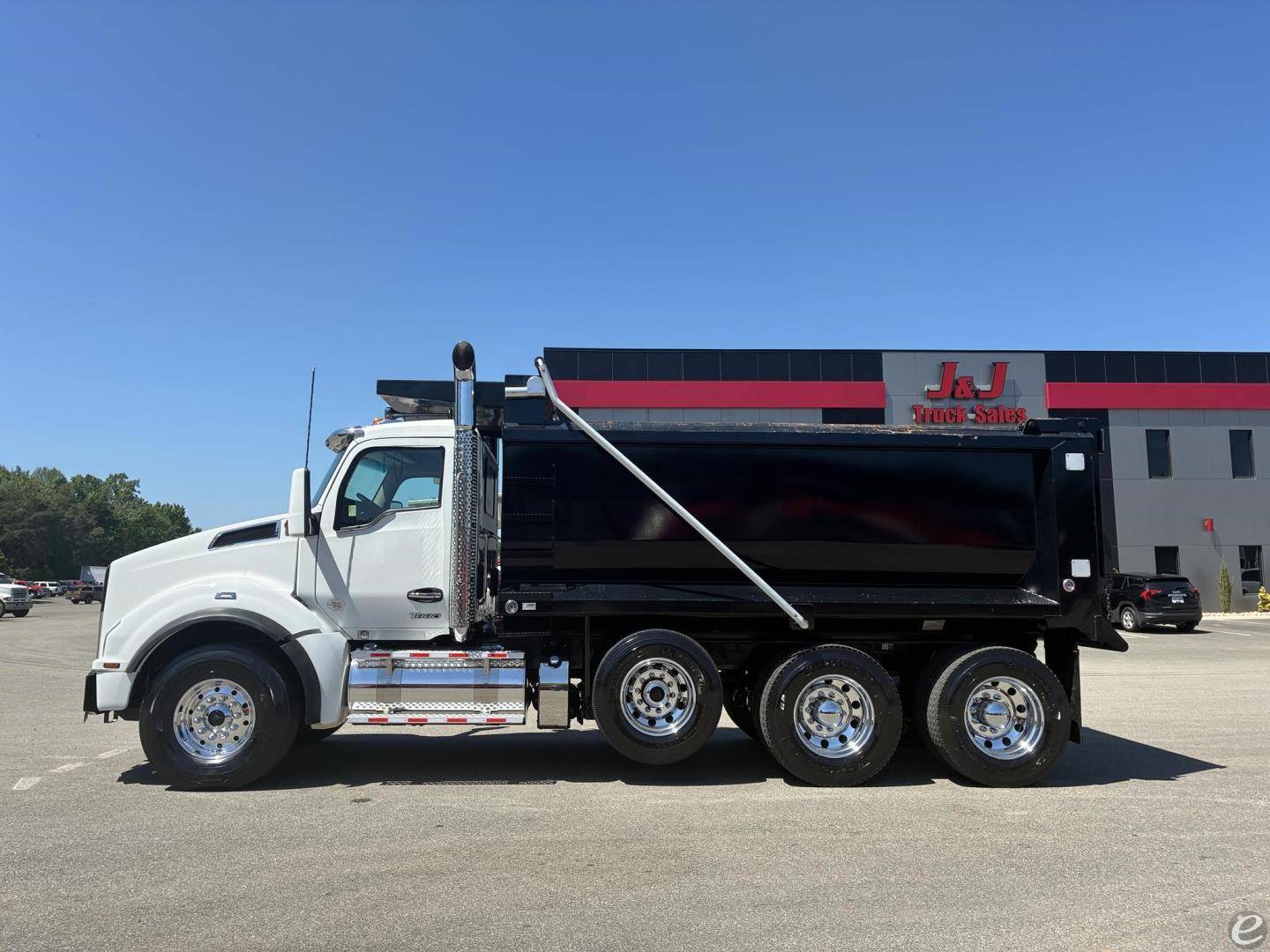 2025 Kenworth T880