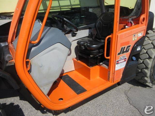 2015 JLG G12-55A