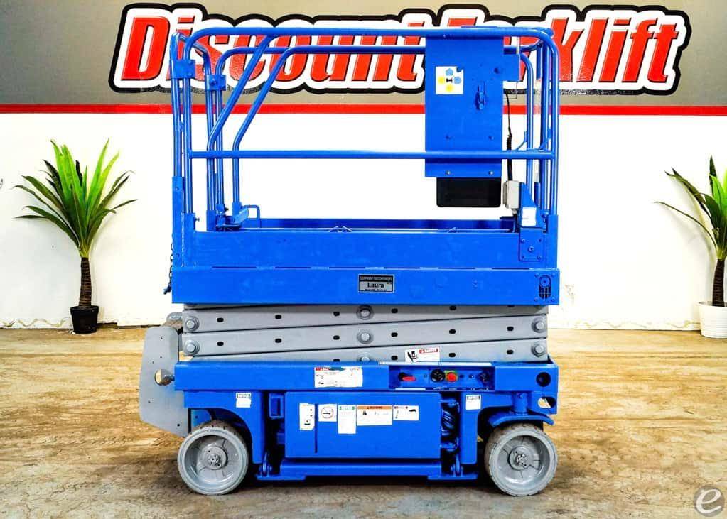 2000 Genie GS-1930 Electric Scissor...