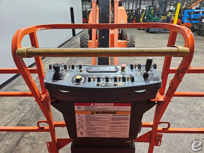 2017 JLG 660SJ