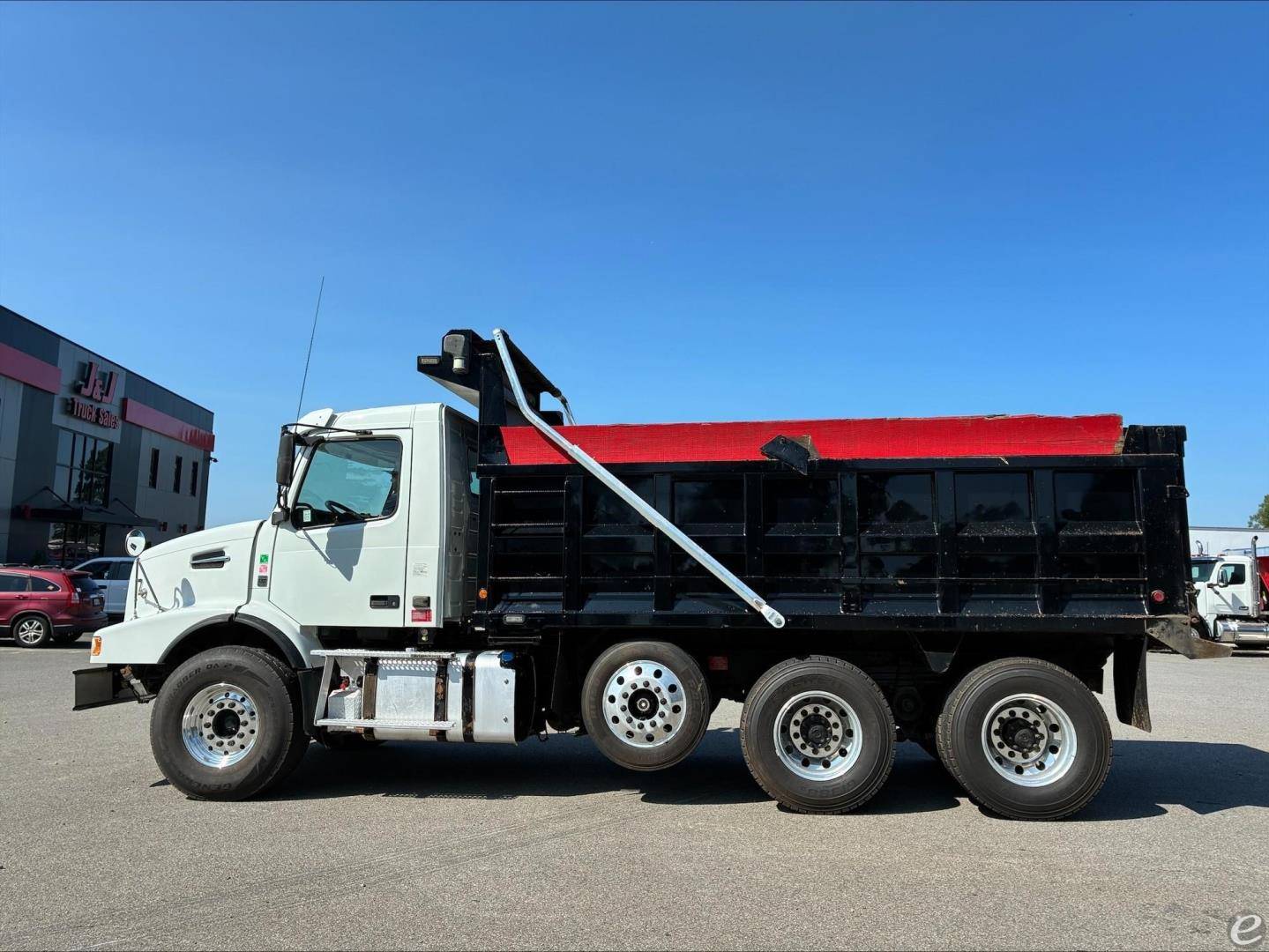 2016 Volvo VHD84B200