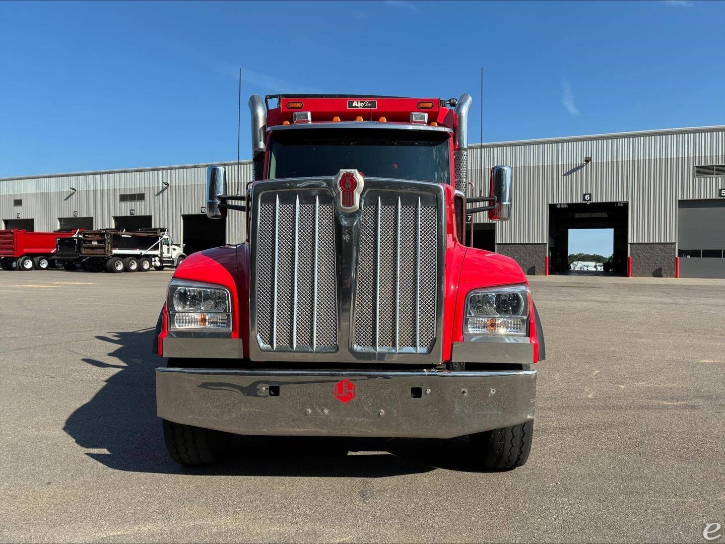 2023 Kenworth W990