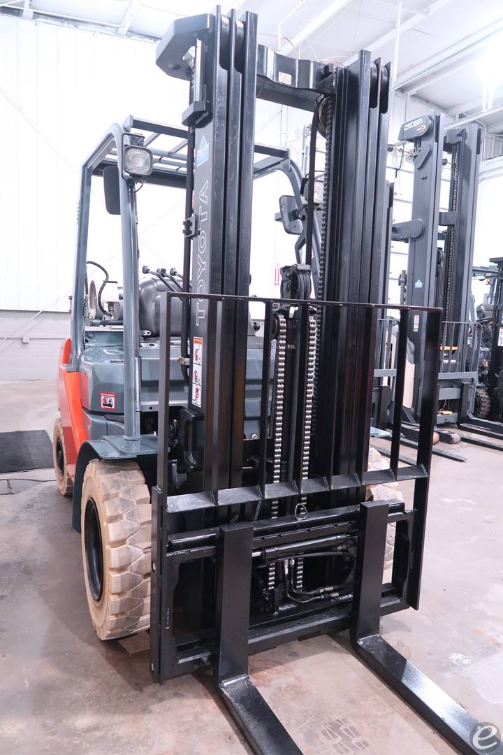 2016 Toyota 8FGU25 Dual Fuel Forklift - 123Forklift