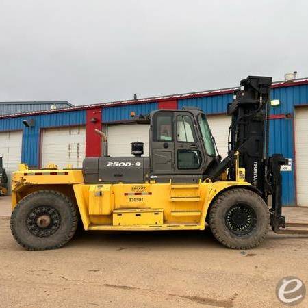 2020 Hyundai 250D-9