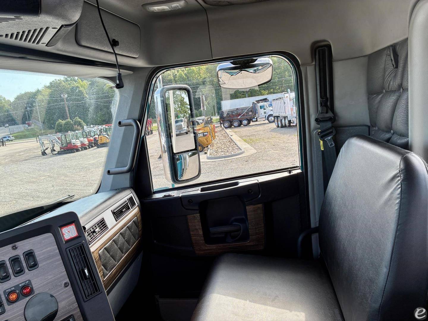 2023 Freightliner 122SD