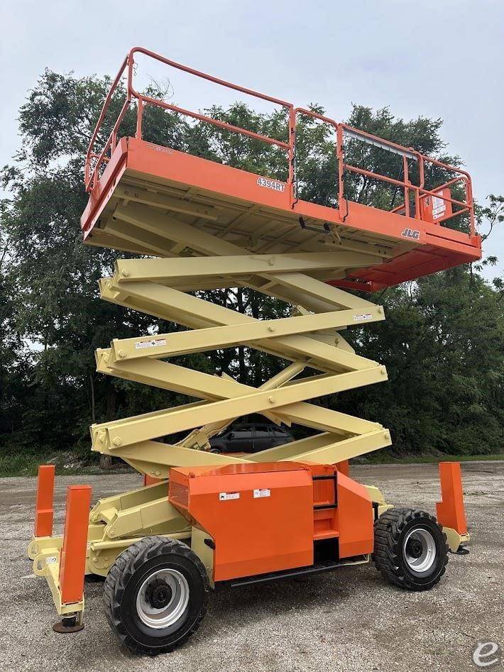 2015 JLG 4394RT
