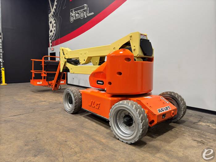 2013 JLG E450AJ