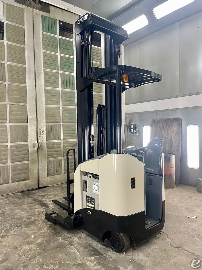 2010 Crown RR5725-35