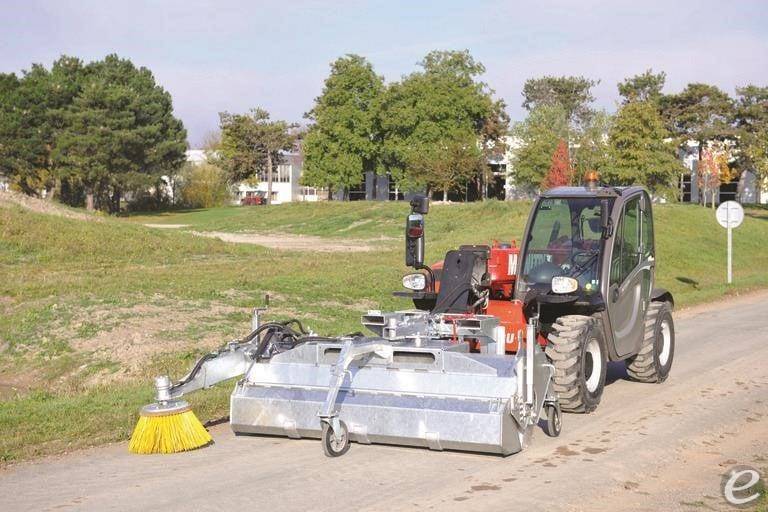 2025 Manitou 2 IN 1 SWEEPER