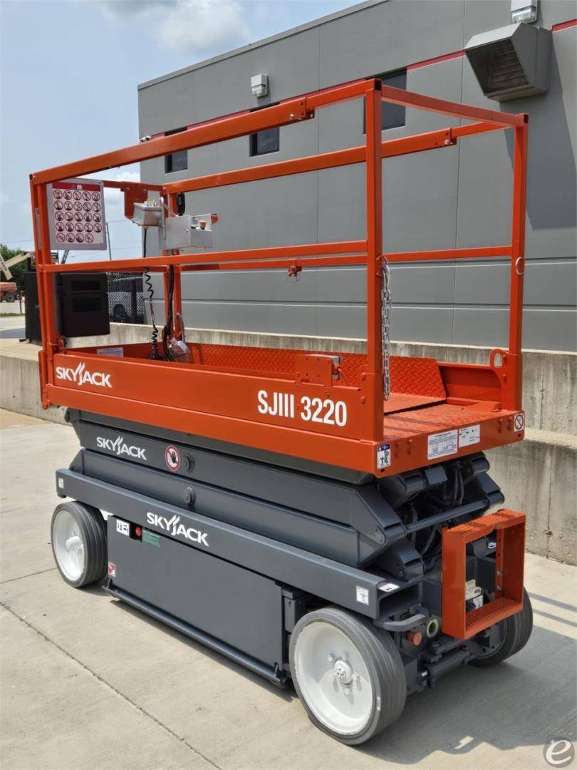 2015 Skyjack SJIII3220 Electric Scissor Lift - 123Forklift