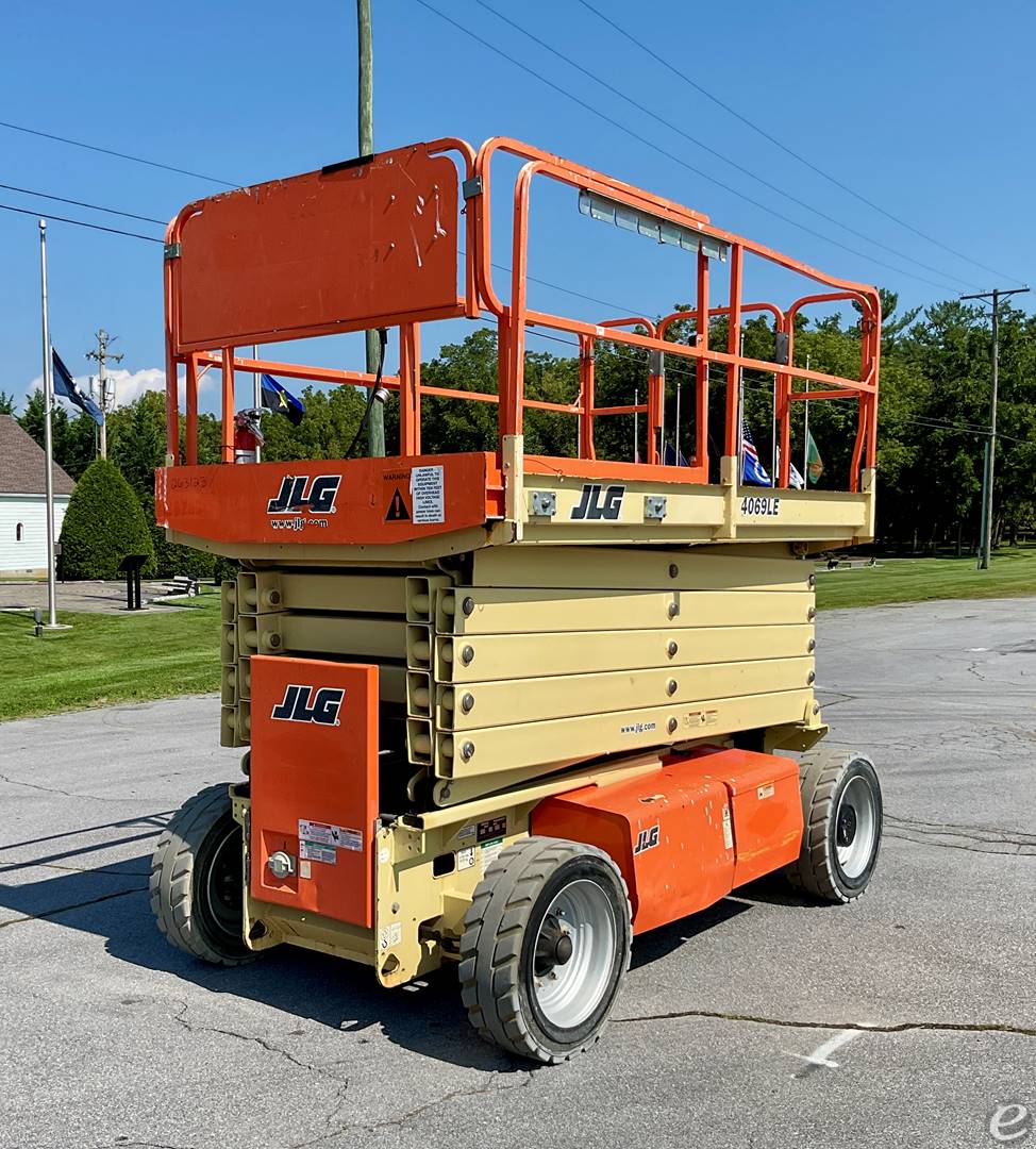 2017 JLG 4069LE