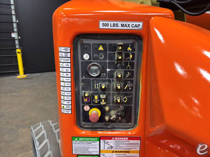 2013 JLG E450AJ