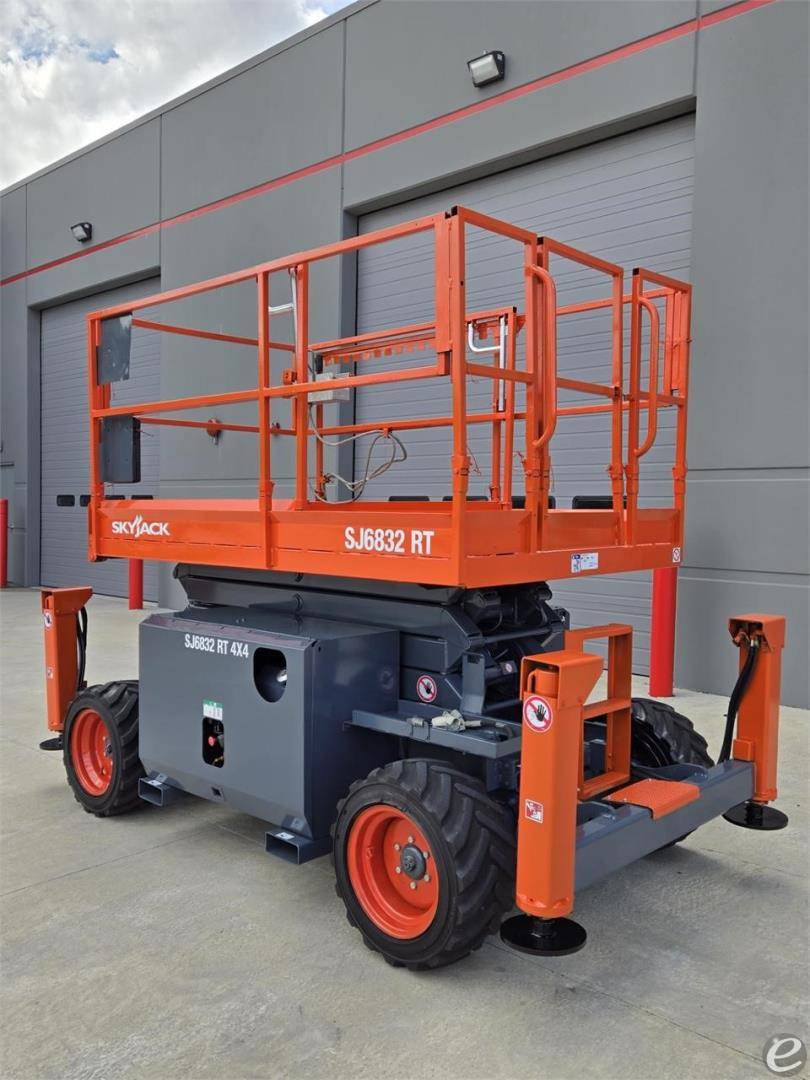 2014 Skyjack SJ6832RT Dual Fuel Scissor Lift - 123Forklift