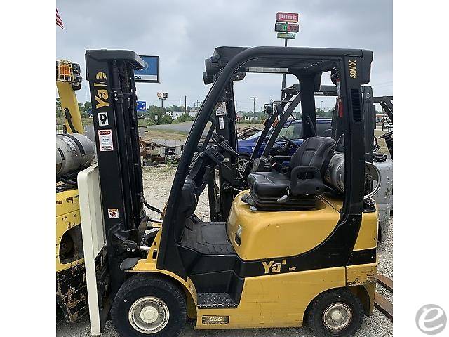 2017 Yale GP040SVX Pneumatic Tire Forklift - 123Forklift